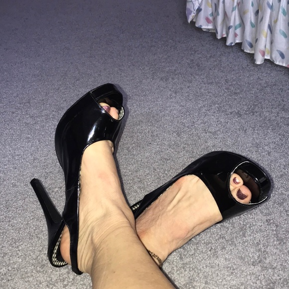 *FREE WITH PURCHASE Black Patten Leather Peep Toe - Picture 5 of 5